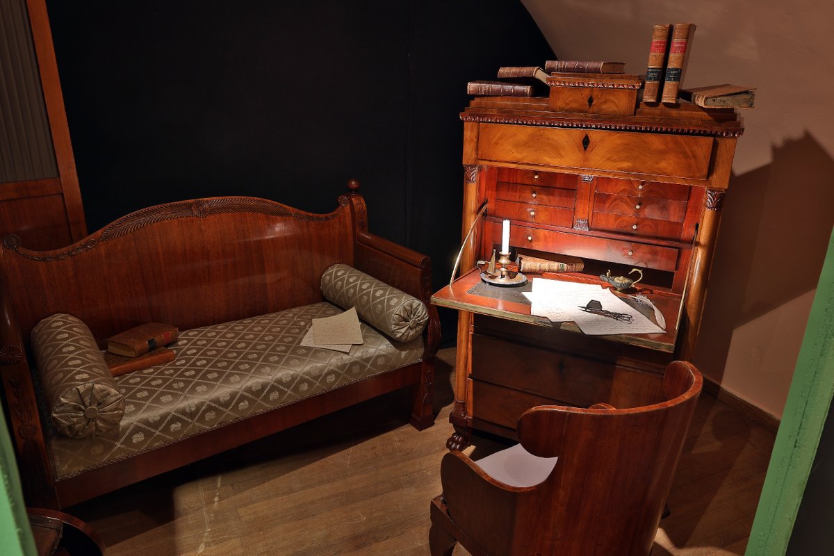 Бесплатный аудиогид уже ждёт Вас на выставке "Друзья Пушкина" в ГМП!