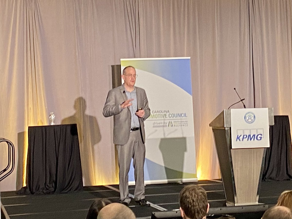 SCAutoCouncil's tweet photo. Jeff Schuster @lmcautomotive shares the latest industry forecast to start our final morning at #SCAutoSum22 https://t.co/AaVrRJR9TS