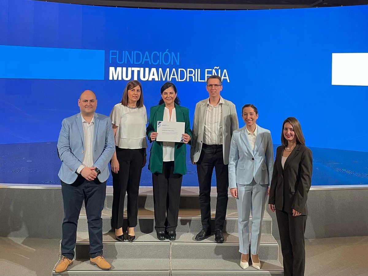 Hemos recibido un premio de la <a href="/fundacionmutua/">FundaciónMutuaMad</a> de manos de S.M. La Reina Doña Letizia.

¡Muy agradecidos por este reconocimiento y el trato que hemos recibido!

#AyudasFundacionMutua
