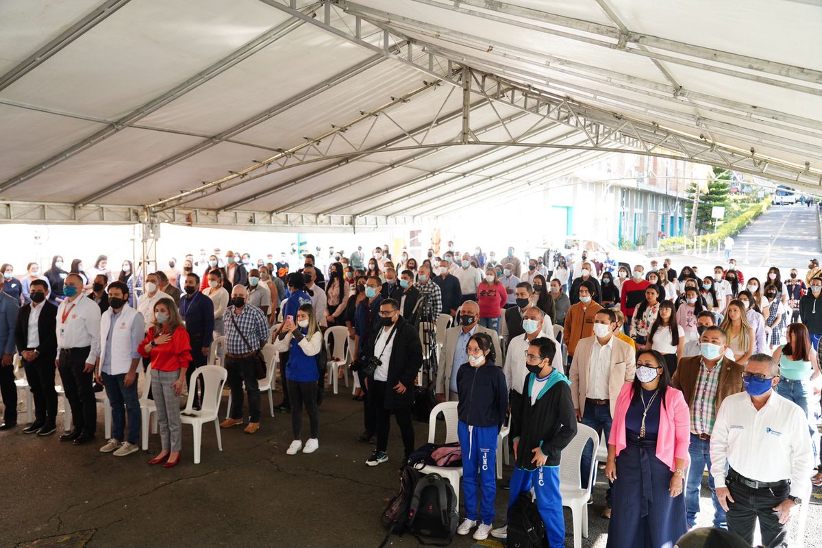 SENAComunica's tweet image. 📍🔴🤚#AEstaHora | En #Itagüí, de la mano de José Fernando @AlcaldiaItagui, nuestro director general @EstradaCarlosM, pone en funcionamiento la tercera Tecnoacademia en la regional @SENA_Antioquia y realiza el lanzamiento de la II Convocatoria de Formación Presencial. 📒📘