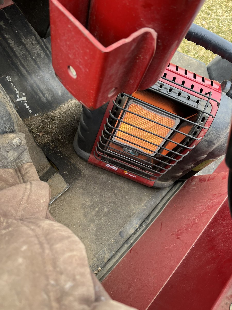 mattdev1976's tweet image. A great companion spraying Defendor on a 40 degree day