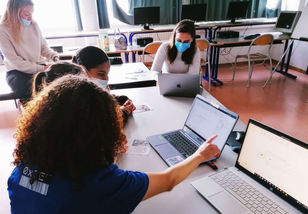 LaPlateformeIO's tweet image. La Plateforme au Collège Jacques Prévert de Frais Vallon : En partenariat avec la fondation @FaceSudProvence et les étudiantes IA et Web Coding de @LaPlateformeIO présentait quelques métiers du numérique aux collégiennes !
Merci Circé, Aurélie, Kawthar et Carla
#data #webcoding
