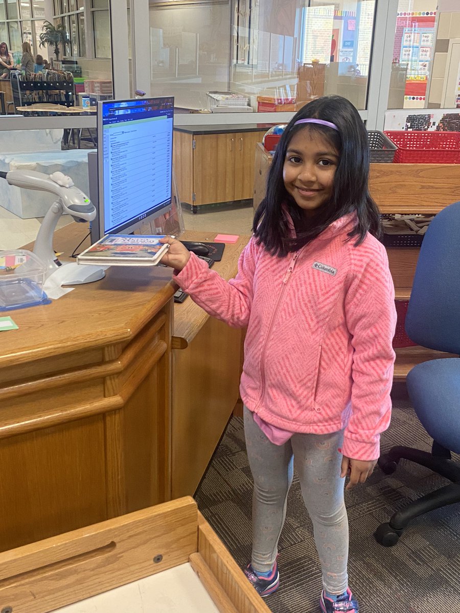 When Mrs. Hibbitts gets busy in the morning it’s nice to have a 2nd grade student helper! #secondgrade #library @KellerLibraries <a href="/RidgeviewKISD/">Ridgeview Elementary</a> <a href="/KellerISD/">Keller Schools</a>