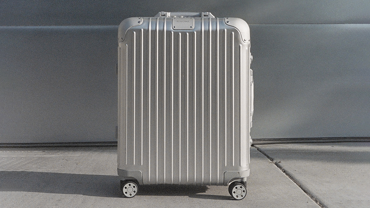 RIMOWA on X: The Original Cabin Plus in Silver captured by Leeroy Kim on  the streets of Los Angeles. #RIMOWA #RIMOWAoriginal   / X