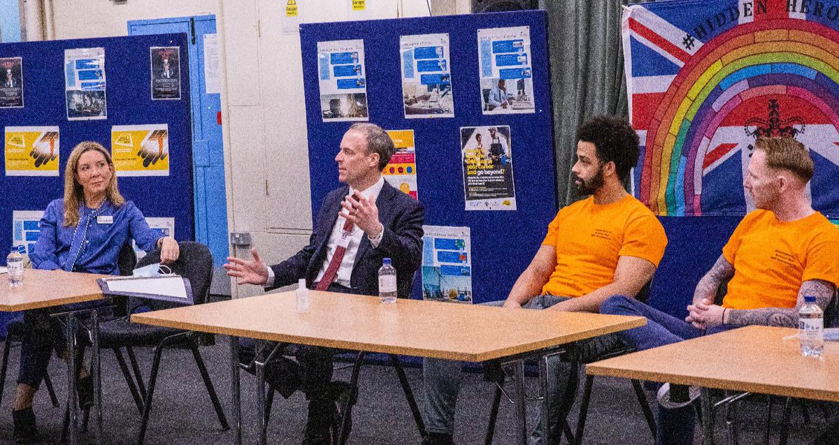 Prison leavers securing employment is a major contributor to reducing reoffending. Good visit to HMP Wandsworth with DPM @DominicRaab to see first-hand work by their Employment Advisory Board to get offenders into work.   gov.uk/government/new…