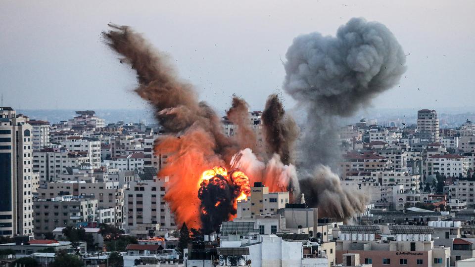 This picture of Israeli bombing of Gaza will gather more retweets if I post it under the label of Russian bombing of Ukraine. Somehow Ukrainian lives are more important than Palestinians... It's a fact that nobody wants to accept 😢 #RussianUkrainianWar