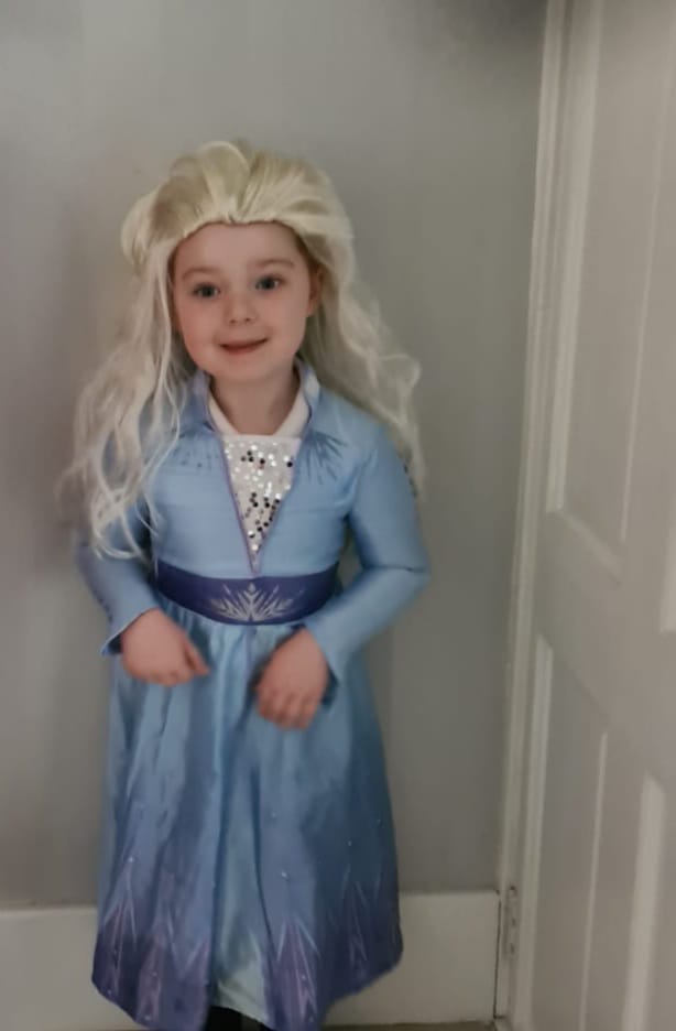 DLR_Libraries's tweet photo. Major panic in the Brack household yesterday as Frankie wanted to dress as Elsa for #worldbookday2022 so #blackrocklibrary were able to save the day and get her the book. Thank you to Frankie's mum for the photos #HappyWorldBookDay https://t.co/gzs05owcxn