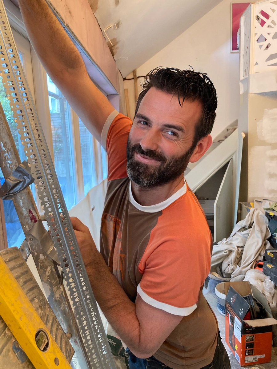 MelanieBlakeUK's tweet photo. Right builder wars … who wins today? Outside is in Ant, inside of Adam … they await your votes! #Renovation #BuildersOfTwitter https://t.co/IYkjPXeb0O