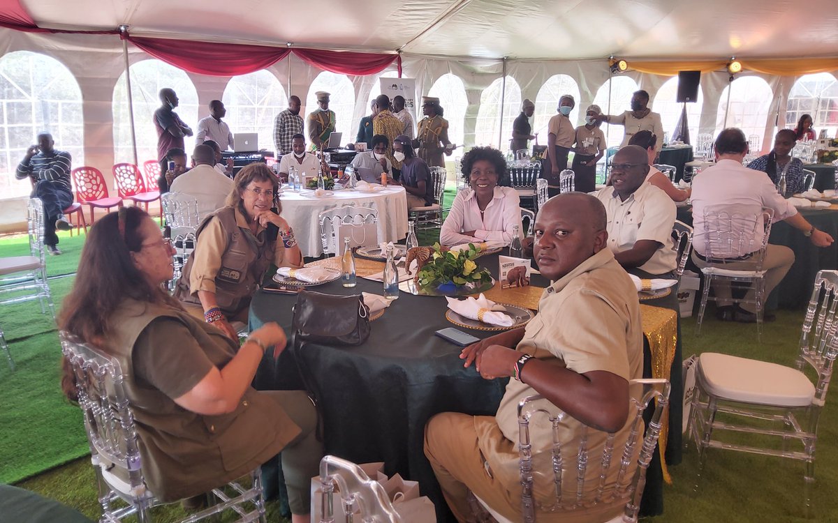 KurgatPk's tweet photo. Great industry reunion 
#restoringkeyspecies 
@KWSNairobiPark 
@jkutuny 
@HolidaysSaiwa 
@AndSaiwa https://t.co/r6QmrxQ4D5