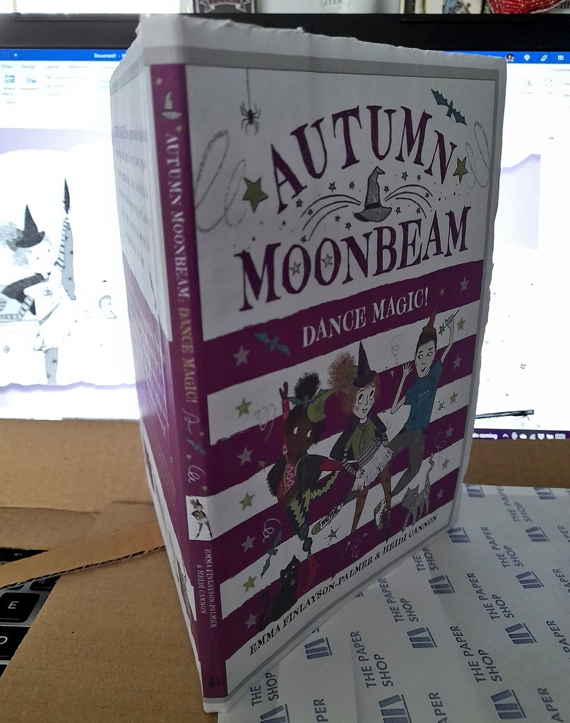 FinlaysonPalmer's tweet photo. π Happy World Book day! π
I made a cardboard mock-up of #AutumnMoonbeam to take into school for work this lunchtime and dressed up as Autumn's mum, Silver π€ΈββοΈπ§ββοΈπββ¬π
#WorldBookDay #worldbookday2022 #AutumnMoonbeamDanceMagic #UCLan #ukcbchat #BookTwitter #booksforkids #kidlit https://t.co/bI27h72sOv