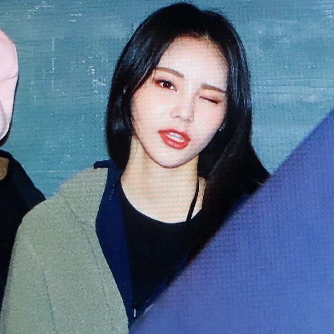 hourly jinsoul (@hourjinsoul) on Twitter photo 