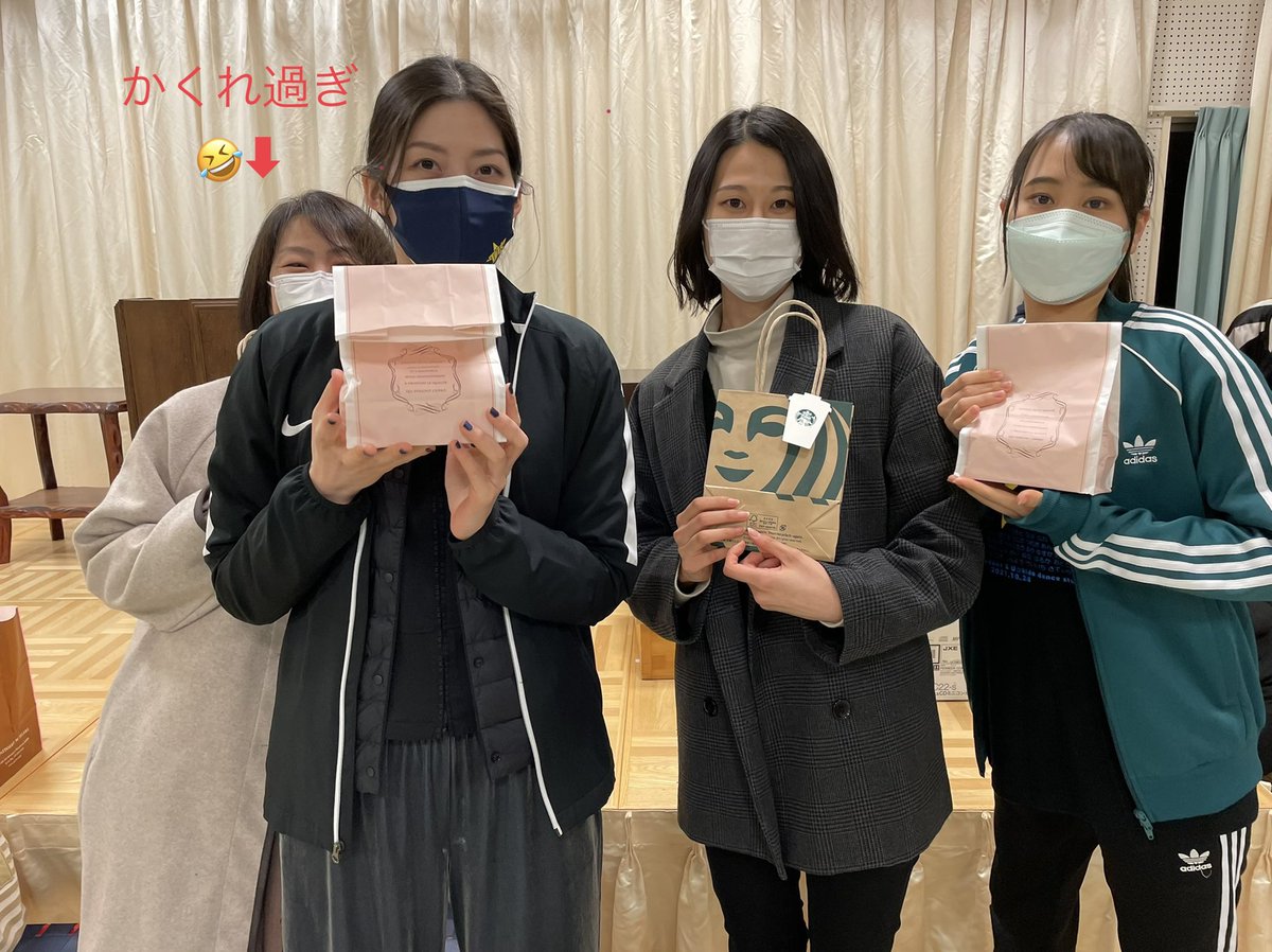 tk_dance1998's tweet photo. キッズ＆ジュニア修了生の岩﨑彩ちゃんが大学卒業と就職の報告ご挨拶に来てくれました😊
差し入れもいただきました。
ママもありがとうございます！
くみ先生からも彩にお祝い☕️

彩おめでとう！
来月から小学校の先生だよ〜！

の前に！来週Uキッズ来てもらおっと😊

#TKDANCE
#さいたま市ダンス https://t.co/kO5snrSscA