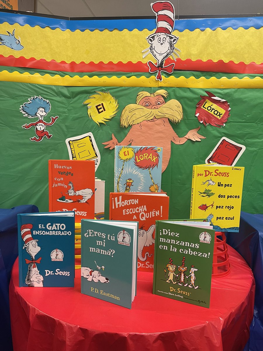 Read Across America in Spanish class!! 📕 📚