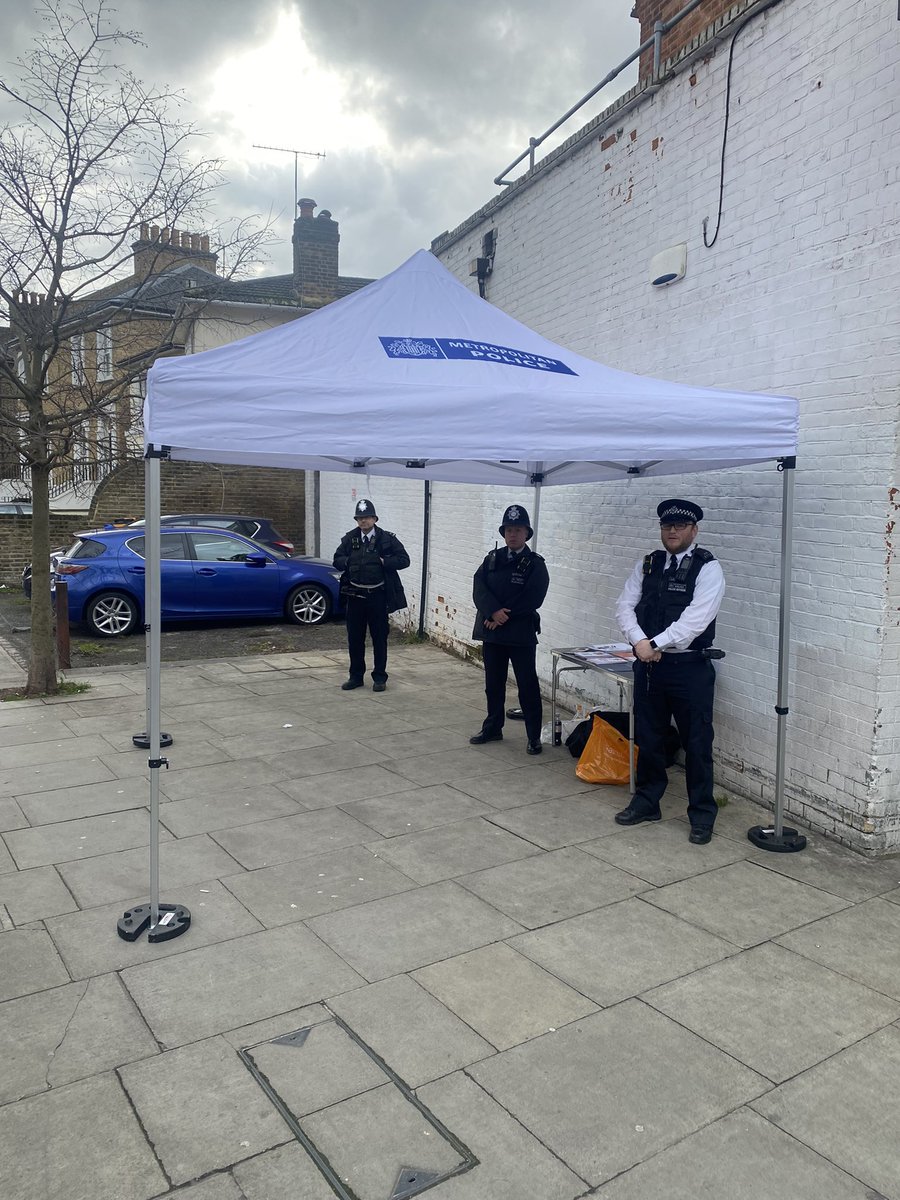 Your ward officers are completing this months pop up marquee event on Lime Grove junction with Uxbridge Road. 

Please come down and speak with officers. 

Great crime prevention and advice #teamshepherdsbushgreen
