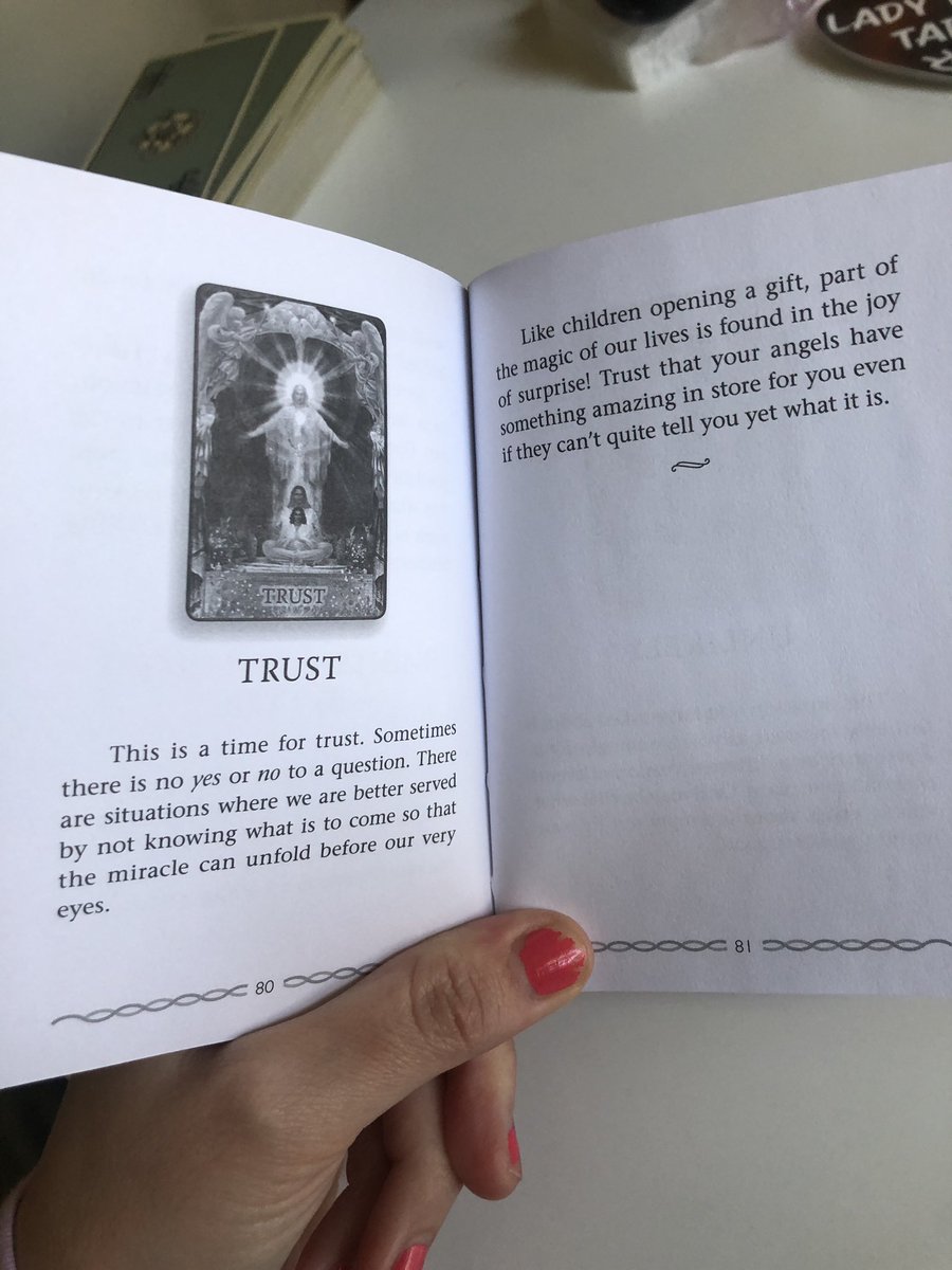 LadyLaynTarot's tweet photo. Today’s message is about trust.🖤 

#tarot #oracle #tarotreader #oraclereading #dailymessage https://t.co/uQ93tNNRBe