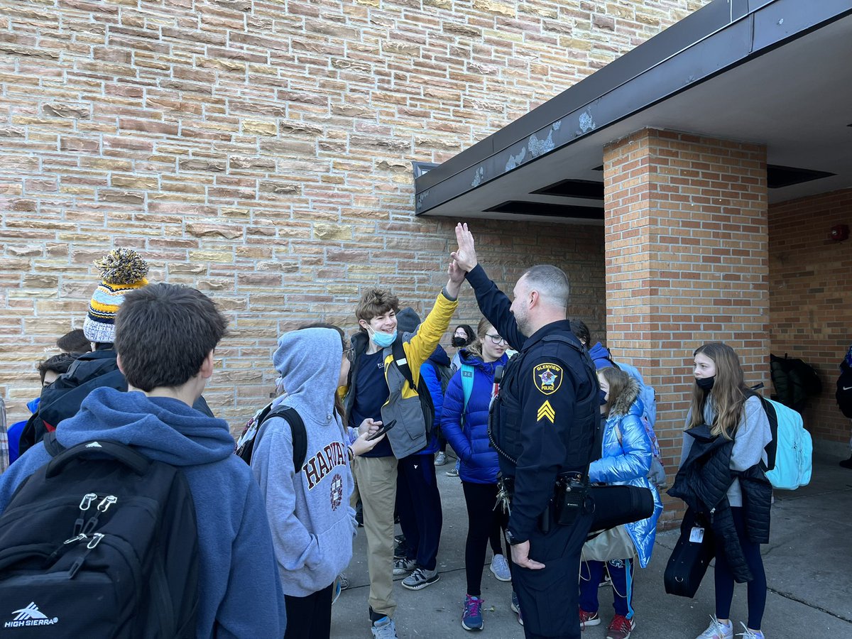 glenview34's tweet photo. #WeAreD34 and there is so much joy for high fives from the @GlenviewILPD 😃 https://t.co/FZeuinDXzb