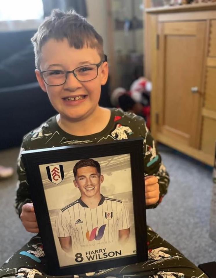MissSimpson86's tweet photo. @harrywilson_ you can never leave @FulhamFC  otherwise I’ll need to redecorate my sons bedroom 😂😂⚽️ https://t.co/2VezJqU1T8