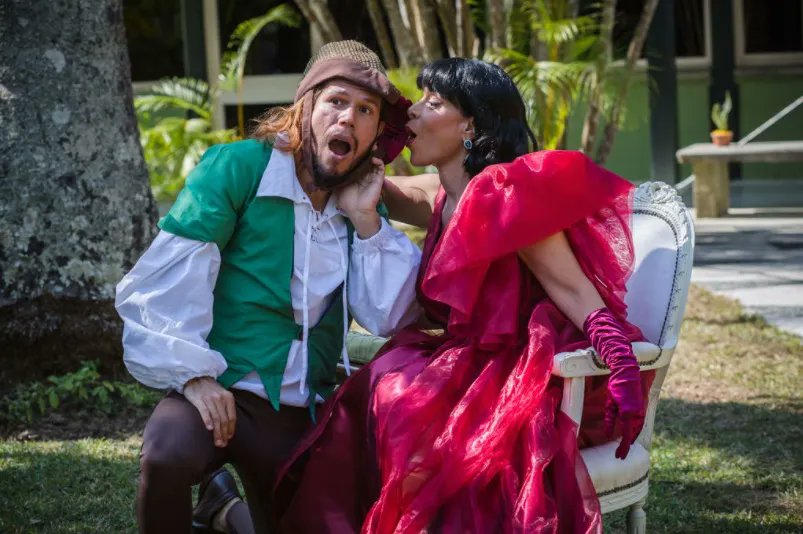 ¿Un secreto? ¡Solo faltan 2 días para "Sueño de una noche de verano"! 🌄🏛🧚🏻‍♀️

Este sábado 05 de marzo, a las 6PM, podrán disfrutar de esta pieza de Shakespeare en versión libérrima de <a href="/eduardocasanova/">eduardocasanova</a>. Con más de 60 artistas en escena, será una experiencia inolvidable.