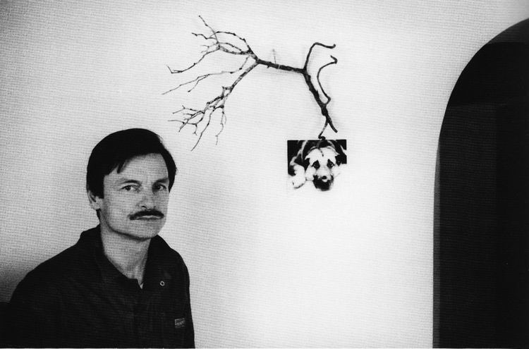 Andrei Tarkovsky filmleri IMDb 250 listesinden kaldırılmış. Yalnız nasıl makus bir talihi varmış ki hayattayken ülkesi tarafından sürgün edilen yönetmen öldüğünde de sürgünden kurtulamıyor.