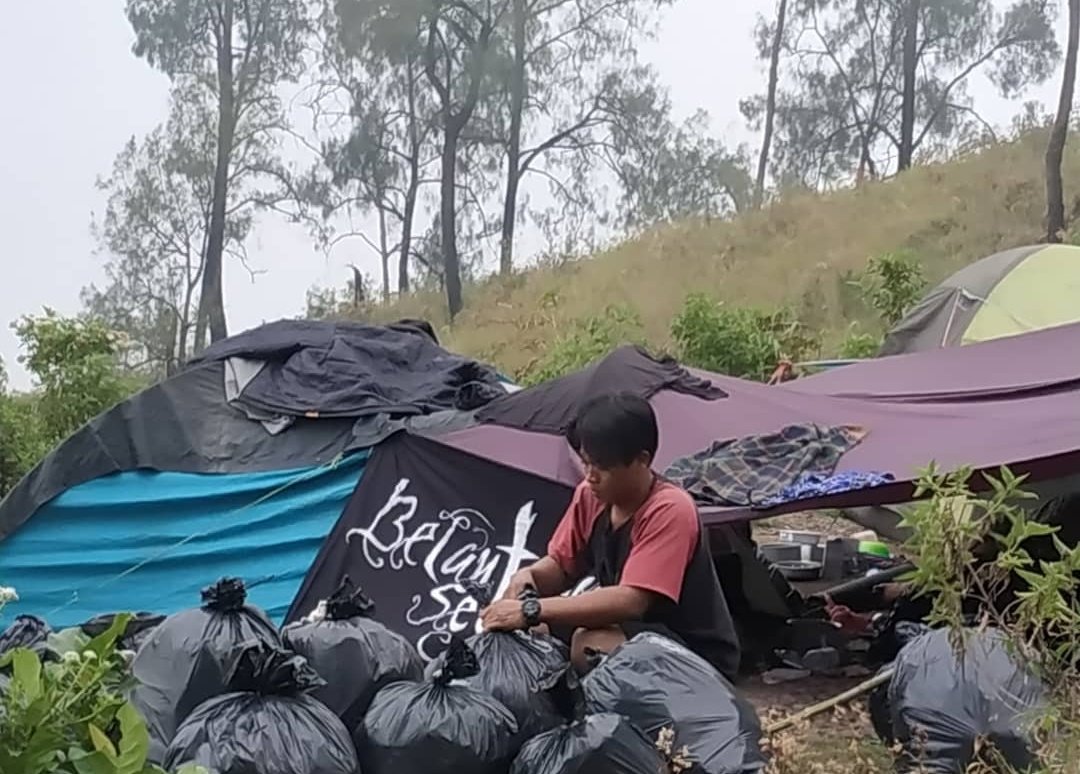 __sokik's tweet photo. @cyapila Salam angkut &amp; pungut dari mas mas pinggiran kota Sidoarjo 🙏 lok; Pos 2 Arjuno Welirang via Tretes 💚 Rahayu. https://t.co/6gwTZ2V9hl