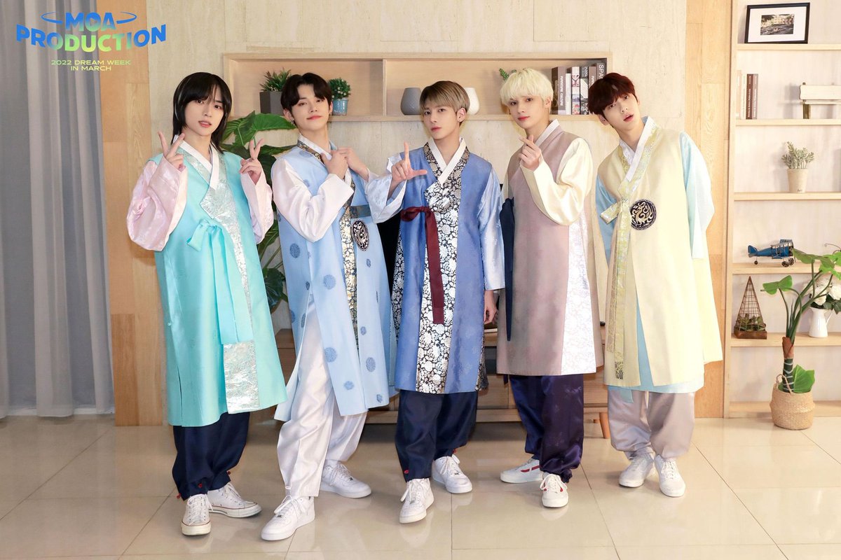 dream20190304's tweet photo. 투바투 데뷔 3주년 축하해💖
#삼년동안_함께_써온_교환일기
#3ShiningYearsWithTXT 
투바투 내일까지 함께하자!! https://t.co/AeoO5sV6kg
