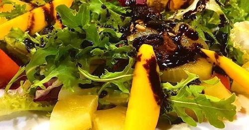 LasConchasMeson's tweet photo. En nuestra variada #carta de #comida tenemos unas exquisitas #ensaladas🥗  que pueden ser un perfecto acompañamiento para cualquier #asado #carne o #pescado
Aquí podéis ver la variedad de ellas que tenemos.
https://t.co/g4AQt0XIXE
#Mesonlasconchassalamanca #salamancaparacomersela https://t.co/dmHUu9Ux5K