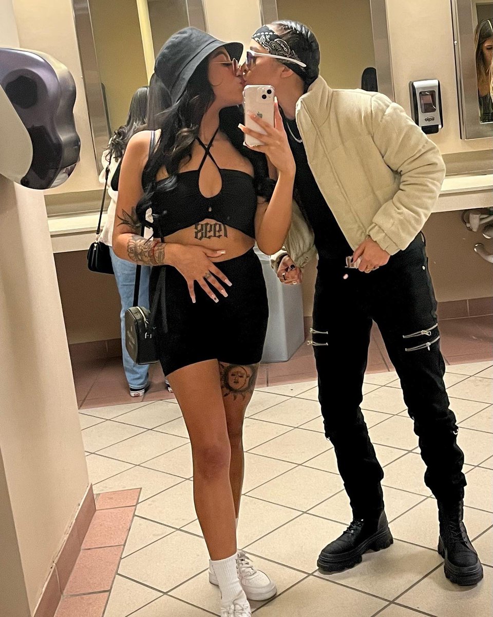 bribrilucio's tweet photo. Bad bunny 🐰Con Mi Babe 🔥 https://t.co/aljZirubkW