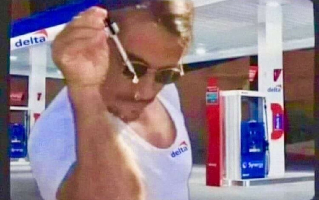 _Ariel_7w7_'s tweet photo. • Yo: Cargame nafta por 10 mil.
- El playero de petrobras: https://t.co/vuIpgnciZZ