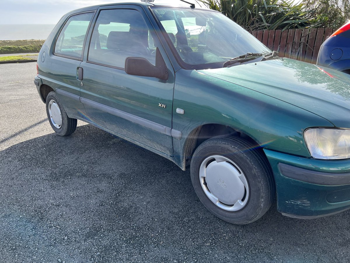 CrapCCollective's tweet photo. It looks SO much better! #Bourgeois #PovertySpec #Peugeot106 https://t.co/SlJ42HQadI