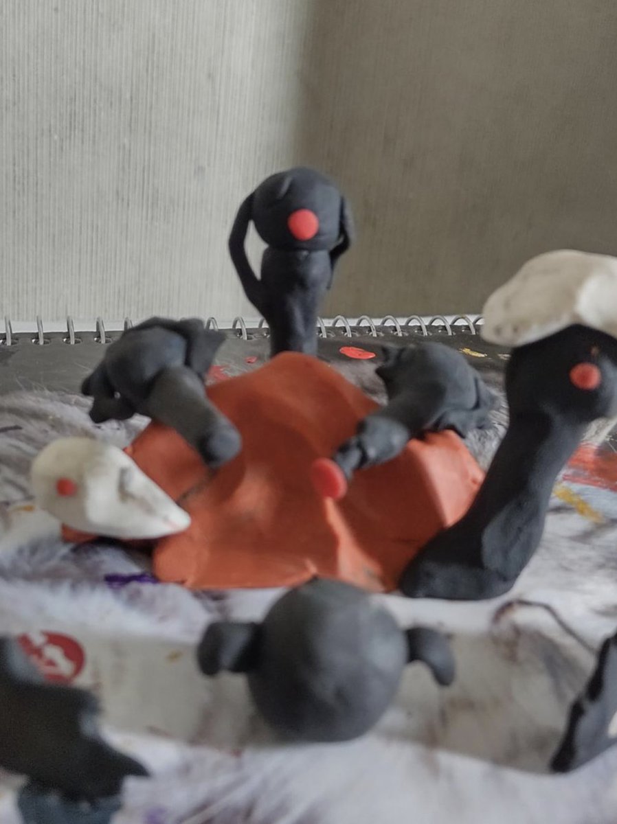 #RedEye sentinels facing Clony, by Gaby!