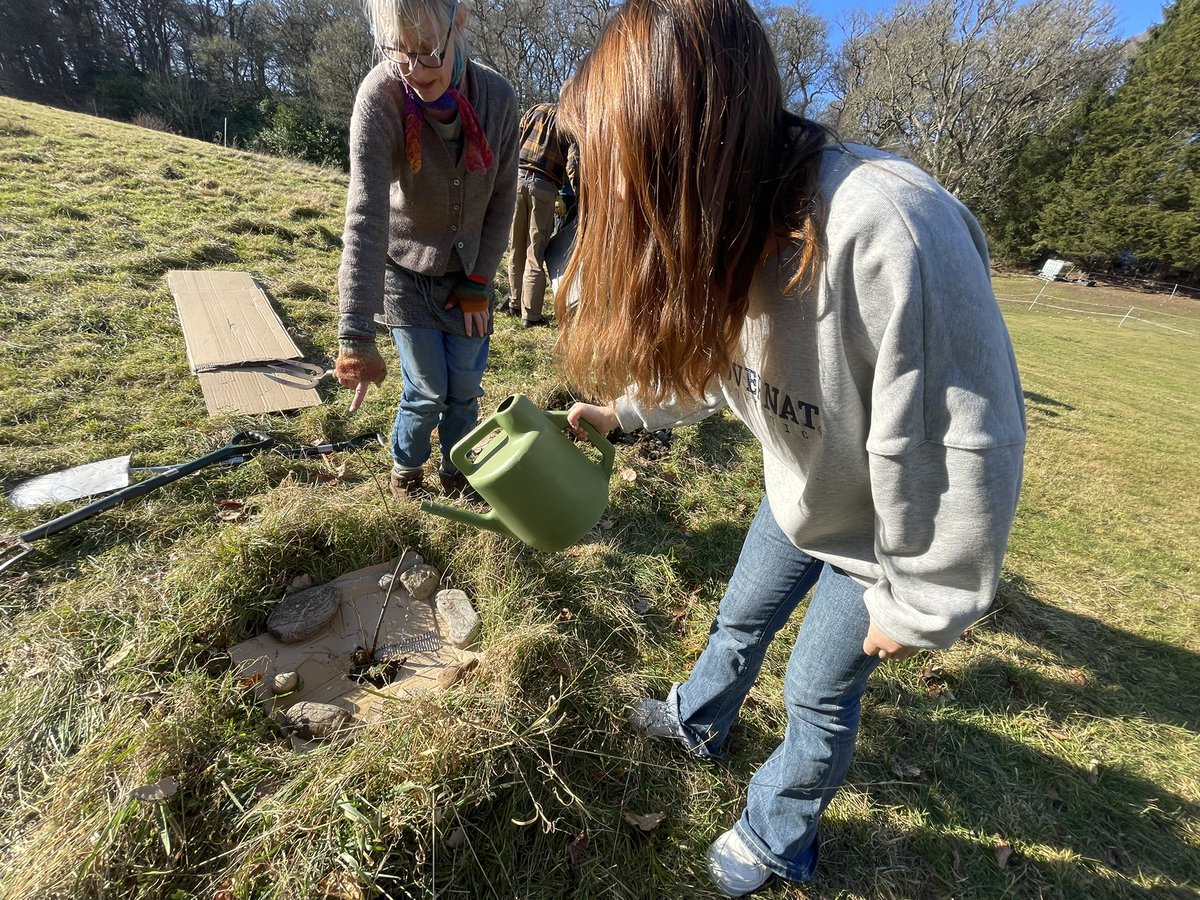 elfmz7's tweet photo. @ForresFWF We are students at Glasgow School of Art studying in Design innovation and Interaction Design.
We had a great time going to Sanquhar Loch this Wednesday to weed together and learn a lot about some of the local trees and species! We will be happy to see you next time! https://t.co/XMJbimDye0
