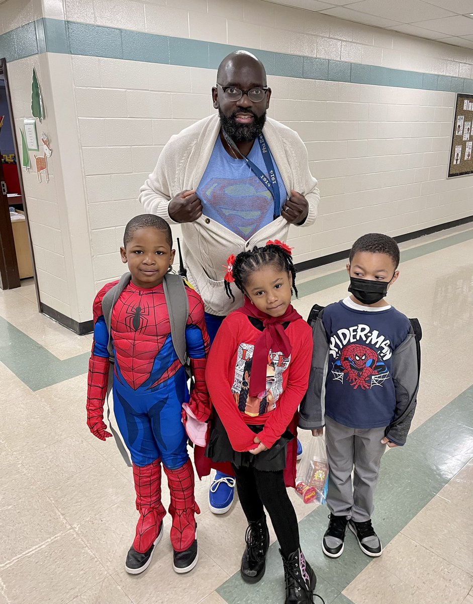 kath_bender's tweet photo. Todays #ReadAcrossAmerica theme @SandersES1 is Reading is SUPER and the halls @SandersES1 are filled super star readers 🤍📖🌟🦸🏽‍♂️ @NEAToday @Lauren_Mattes1 @Mtc1914 @CobbSchools @lbailey801 https://t.co/gfyppYSb7C