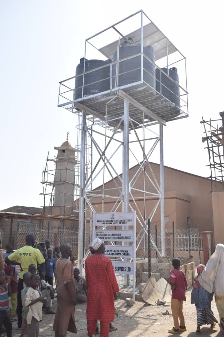 AminuAbuzayd's tweet photo. #Kwariatwork 
Provision of Solar Powered Borehole with overhead tanks at Bareda, Saya Saya Ward, Ikara LGA facilitated by @Abdu_Kwari.

Status: Completed 

©️ Kwari Media Team https://t.co/VCQCIdukO8