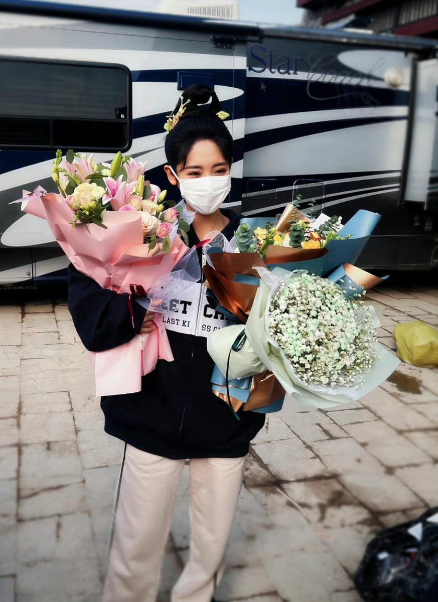 namupizza's tweet photo. #XingFei x #FuLiuNian 220303 

Wrap filming day for Xing Fei

#邢菲 #覆流年
#형비 

Cr. Logo https://t.co/TkmPvz5ltr