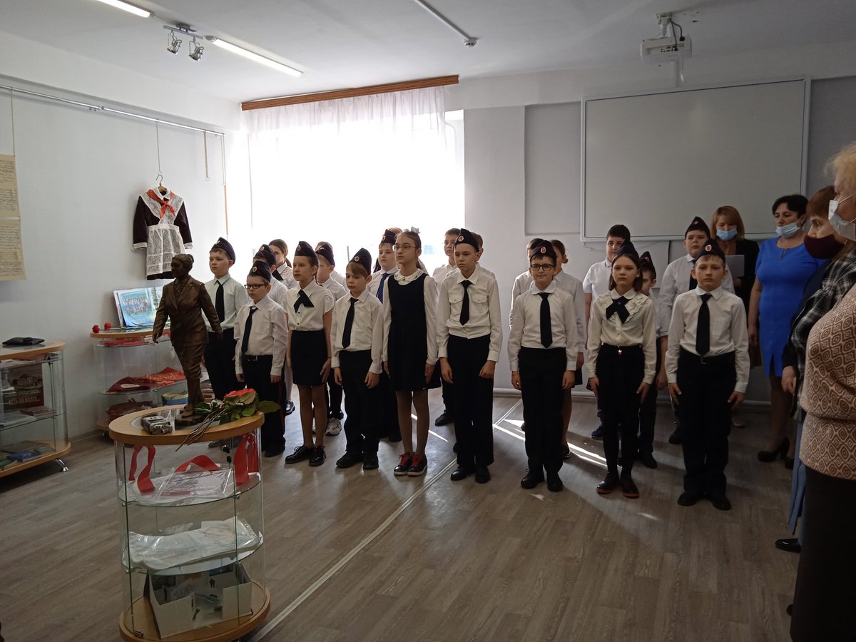 Сегодня в шк. музее прошла Линейка Памяти, посв. А.С.Федотовой, первому директору КЗСС, Герою Социалистического Труда, имя которой носит наша школа. Ребята вспомнили биографию Анны Сергеевны, её вклад в развитие нефтехимической отрасли, произнесли клятву "федотовцев" <a href="/pu_monso/">Поволжское управление МОиН СО</a>