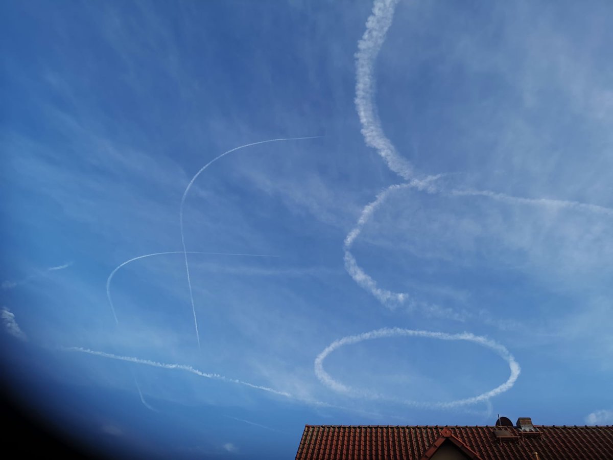MAX24_de's tweet photo. Da ziehen die Kampfflugzeuge wilde Kreise - man könnte es mit der Angst bekommen #Ukriane #BundeswehrimEinsatz https://t.co/rMbJcntuBd