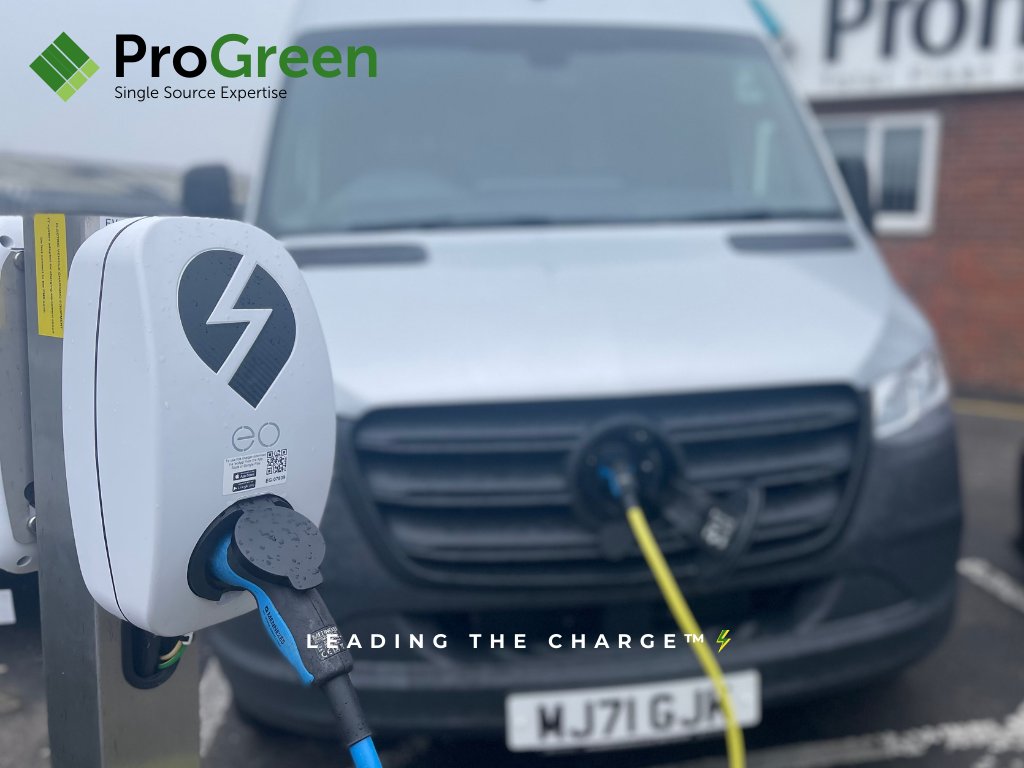 ProhireLimited's tweet image. 📍 We&apos;ve just welcomed the newest #DemoVehicle to our Head Office in Stoke-on-Trent!

⚡ This #AllElectric #TemperatureControlled @MBVansUK eSprinter is currently #Charging on-site, ready for an action-packed couple of weeks!