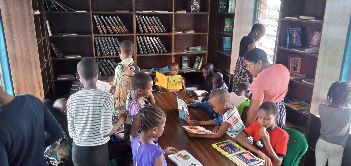 AyaFubaraEneli's tweet photo. Today is the 25th Anniversary of World Book Day. The library is open and the kids have shown up again en masse. This year's theme: “You are a reader.” Look at all these readers. @BHMatter @SankofaDC #opobolibraryinitiative #EmmaJohnsonDirigoWari https://t.co/pzDZMA4uWP