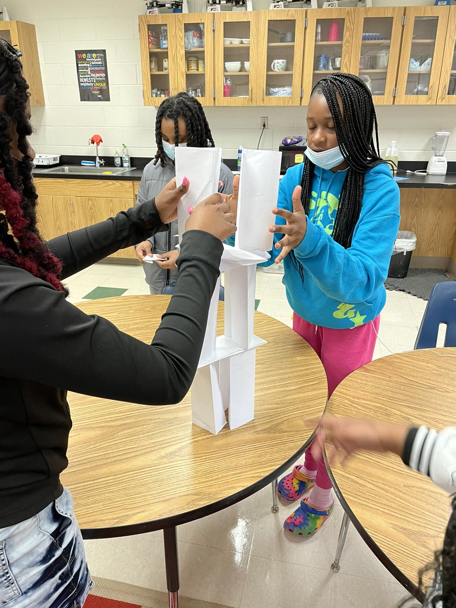 GiftedPrice's tweet image. #DesignThinking #Engineering #STEM #ElementsofFlight w/@APSPrice + @SmallpeiceTrust 🤌🏾