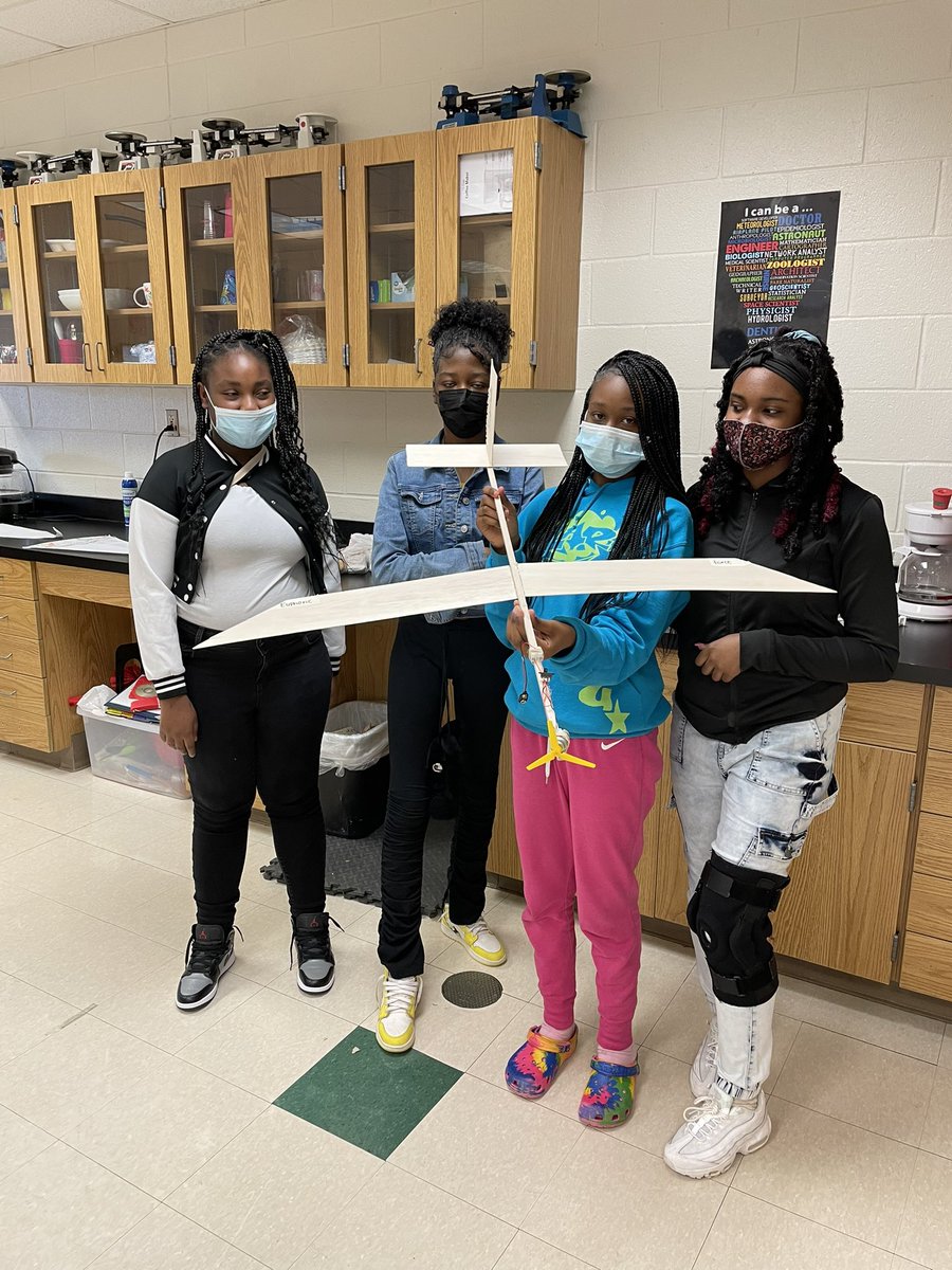 GiftedPrice's tweet image. #DesignThinking #Engineering #STEM #ElementsofFlight w/@APSPrice + @SmallpeiceTrust 🤌🏾