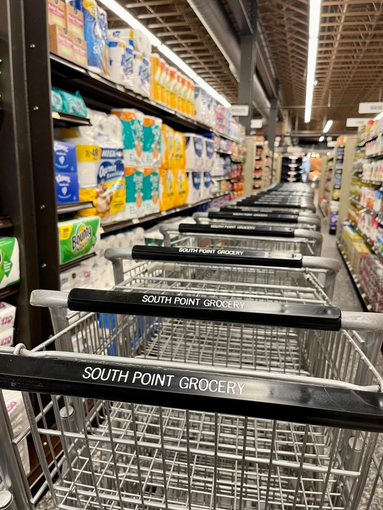 DowntownMemphis's tweet photo. 🥳🛒 South Point Grocery is OPEN!!!

You can find all of your staple products, grab a deli sandwich, or enjoy a local beer on their patio!

136 Webster Ave, open daily from 8am-8pm! 

#downtownmemphis #backdowntown https://t.co/cmvyvf5h4y