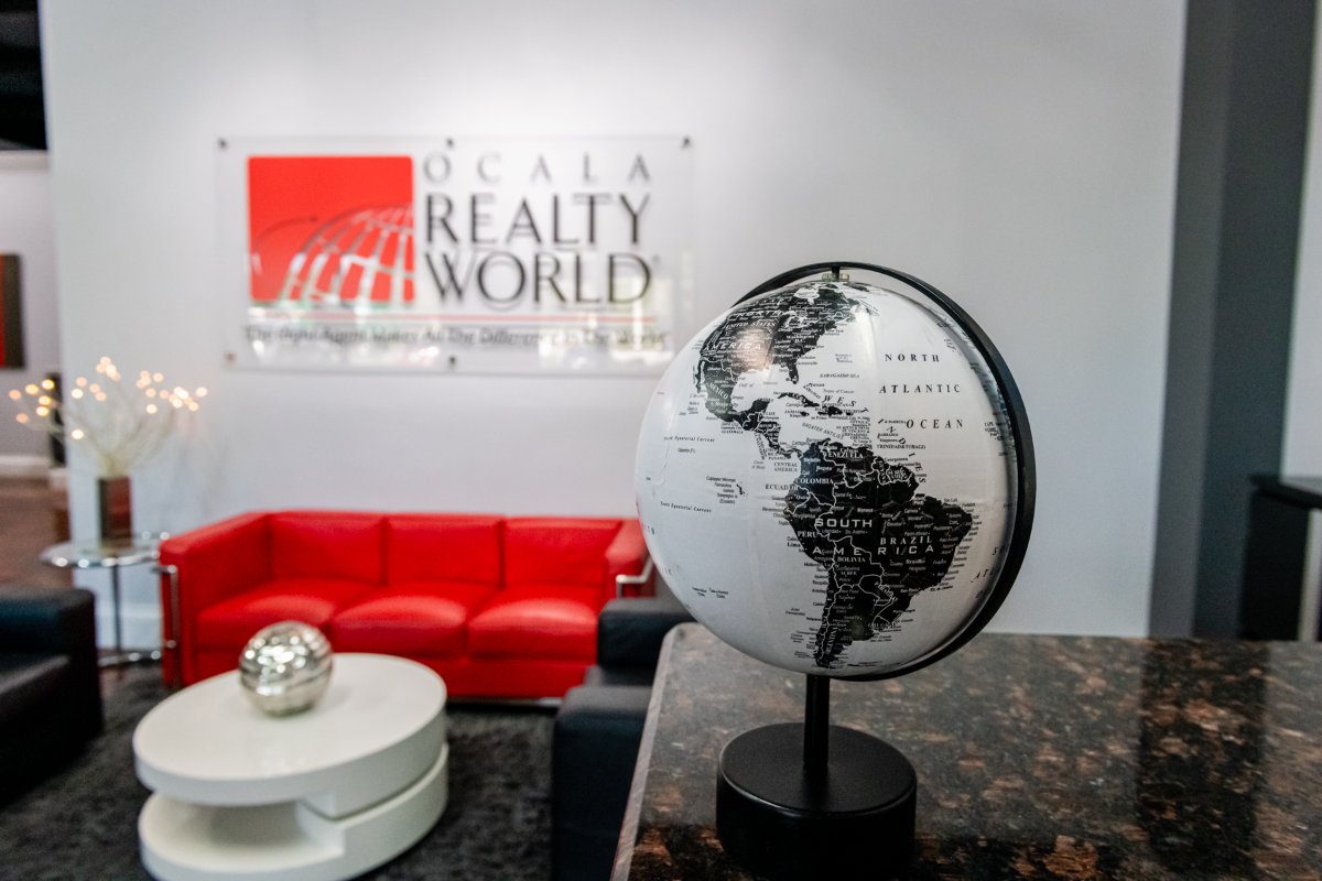 OcalaRW's tweet photo. Whether you're downsizing or looking to relocate to a new neighborhood, our team is there to guide you through every step of the process with clear communication and expert advice ❤️ https://t.co/obnpZXNSe5