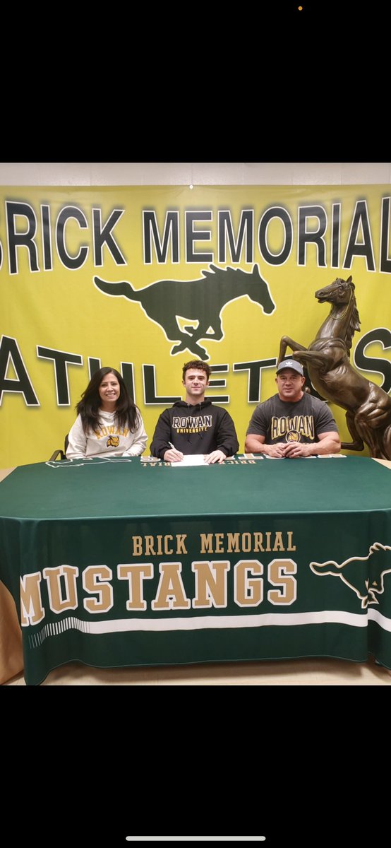 Extremely thankful to everyone who supported me along this journey!💛        Look mom i made it✍️🙇‍♂️