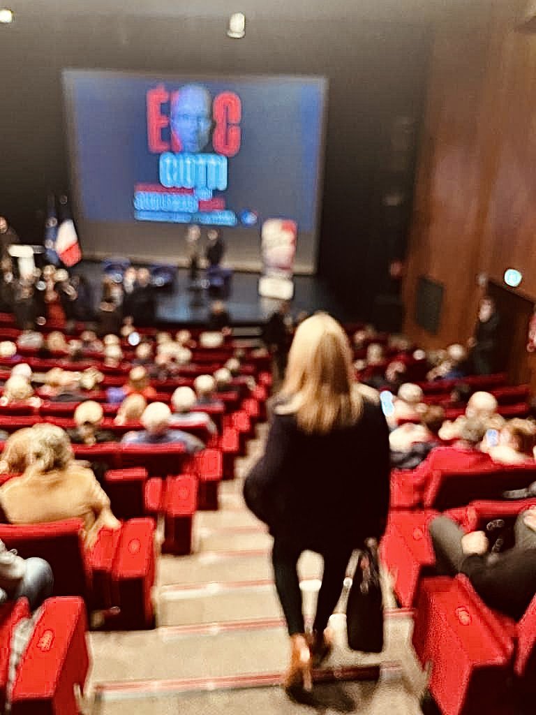 AlexndraBorchio's tweet photo. À #SaintRaphael, aux côtés d’@ECiotti @FrDumont83 Frédéric Masquelier et de nombreux élus du Var pour porter la parole de notre candidate @vpecresse !
#AvecPecresse #Presidentielle2022 https://t.co/TOaYQ0cCuI