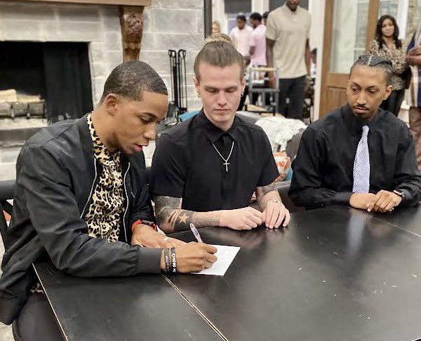 PrincetonISD's tweet photo. 2016 PHS graduate Derek Lockman just signed his contract for the Rockwall 7ers, which is a TBL professional basketball team. #PanthersOnTheMove https://t.co/xEWQV3Dq3r