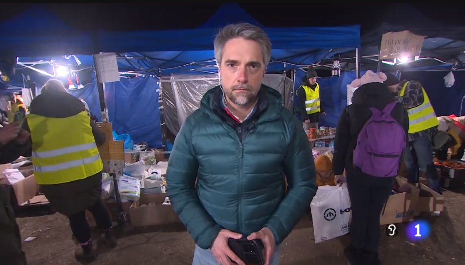 Así ha arrancado hoy la segunda edición de @telediario_tve. Con @cfranganillo en Przemysl, Polonia, en la frontera con Ucrania. #TDEnLaFrontera
rtve.es/play/videos/pr…