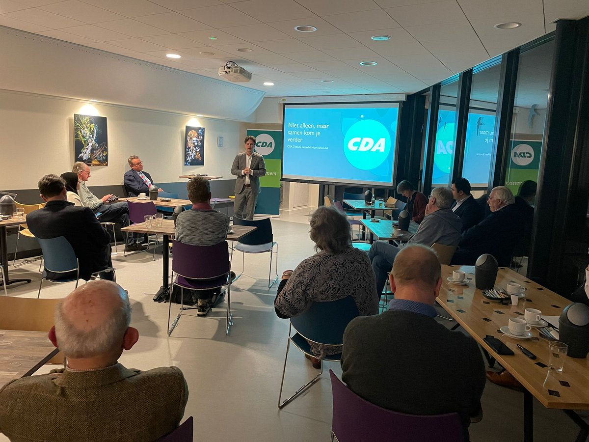 Goede opkomst bij de Duurzaamheidsavond in Zoetermeer met <a href="/HenriBontenbal/">Henri Bontenbal</a>  #duurzaamheid #zijaanzij