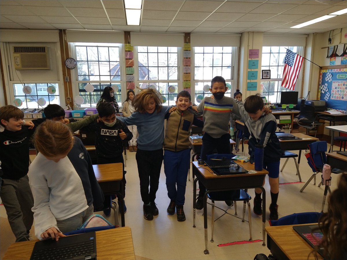 NSComputerTech's tweet image. @NSComputerTech today 3/3 is #NationalbeHappyDay . 2nd, 3rd & 4th grade ss used Google canvas to draw digital pictures to share with their classmates in @padlet. To get our SS inspired we danced to Happy by Pharrell Williams.
@EWSDTech
@NorthSideEW