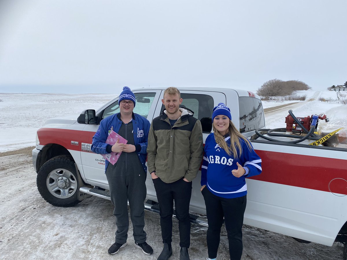 lbossaer's tweet photo. Thanks to the @Coop_Ag fertilizer terminal in Hanley for the Gatorade, coffee and cash donations from your team members. @UofSAgros @saskaggrads #bedpush https://t.co/x9EB1e2SCL