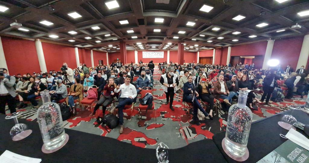 petrogustavo's tweet photo. Reunidos con miembros de la.reserva de la fuerza publica, fuerzas armadas y de policía, de todos los grados, que se articulan al Pacto Histórico y a la política de la seguridad Humana.

Ahora, Hotel Tequendama, Bogotá. https://t.co/kzJxfo9wJJ
